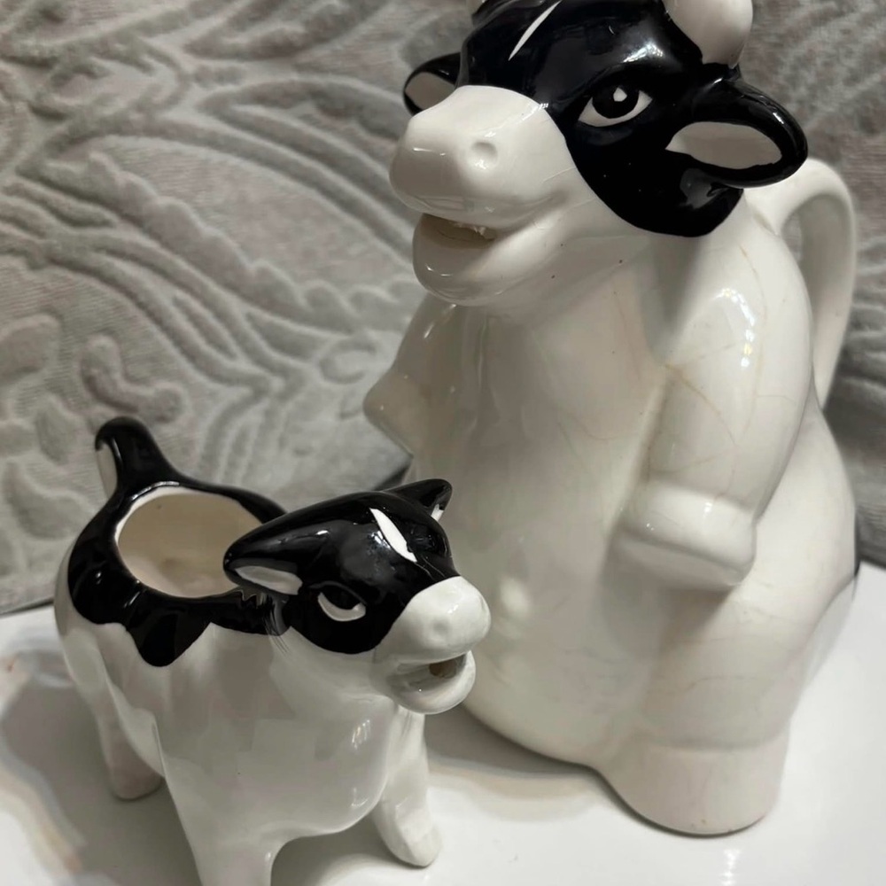 Vintage Charming Cow Creamer & Pitcher Set